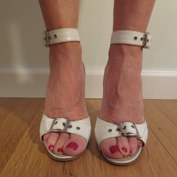 White MANOLO BLAHNIK High Heel Ankle Strap Sandal - Picture 2 of 8